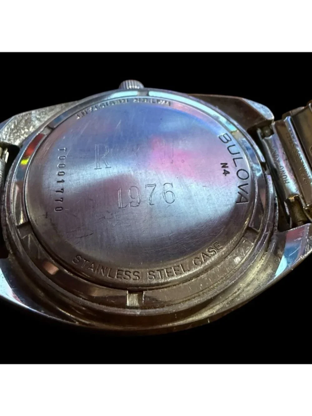 Vintage 1976 Bulova Mens Stainless Steel Day-Date Watch With Textured Blue Dial